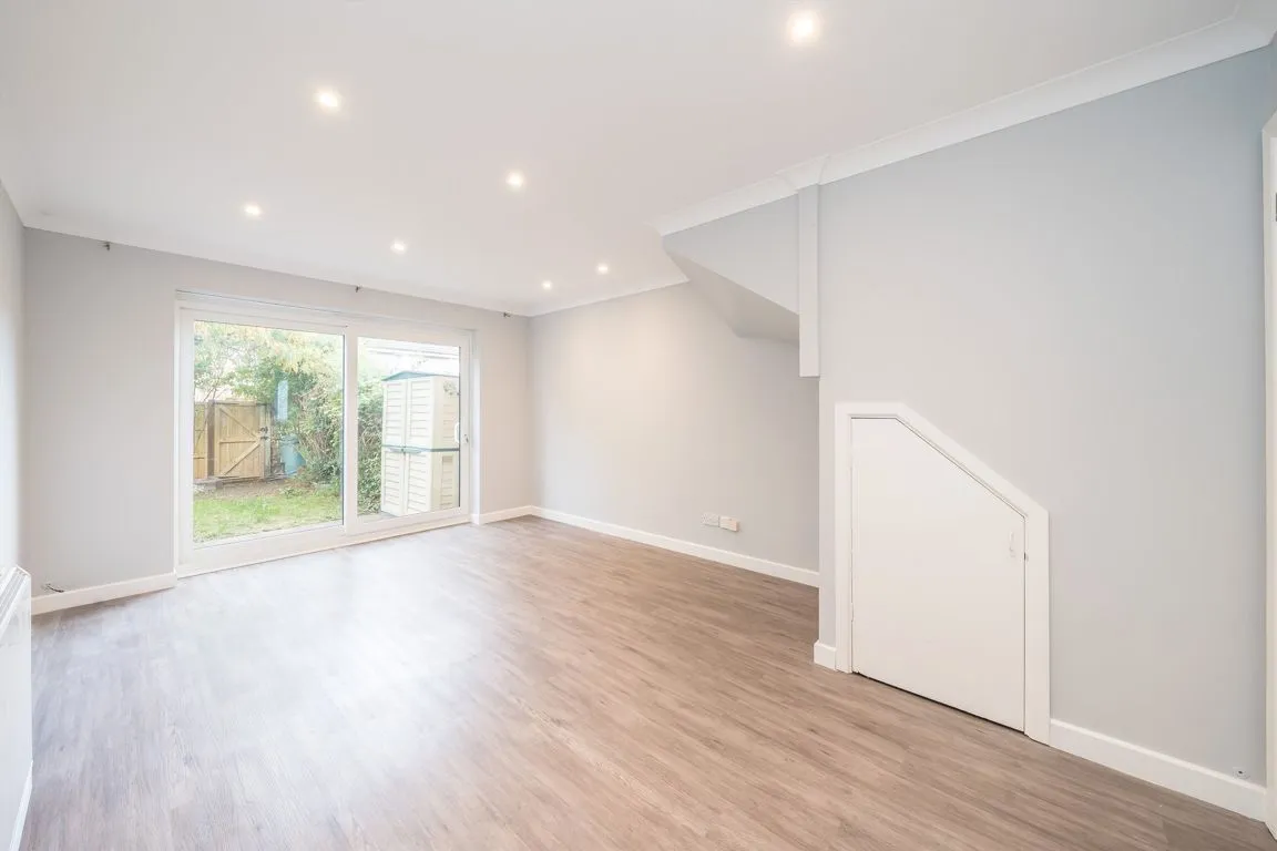 Christabel Close, TW7, photo 2