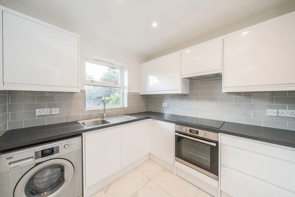 Christabel Close, TW7, photo 3