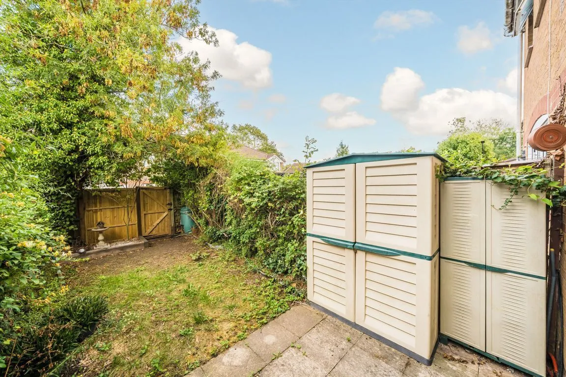 Christabel Close, TW7, photo 6