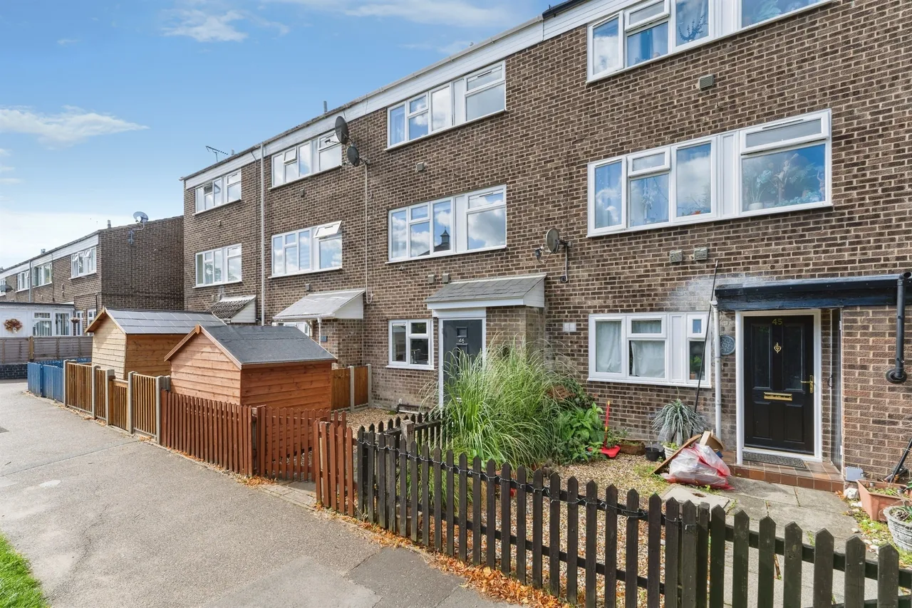 4 bed house for sale — Warren Close, Brandon