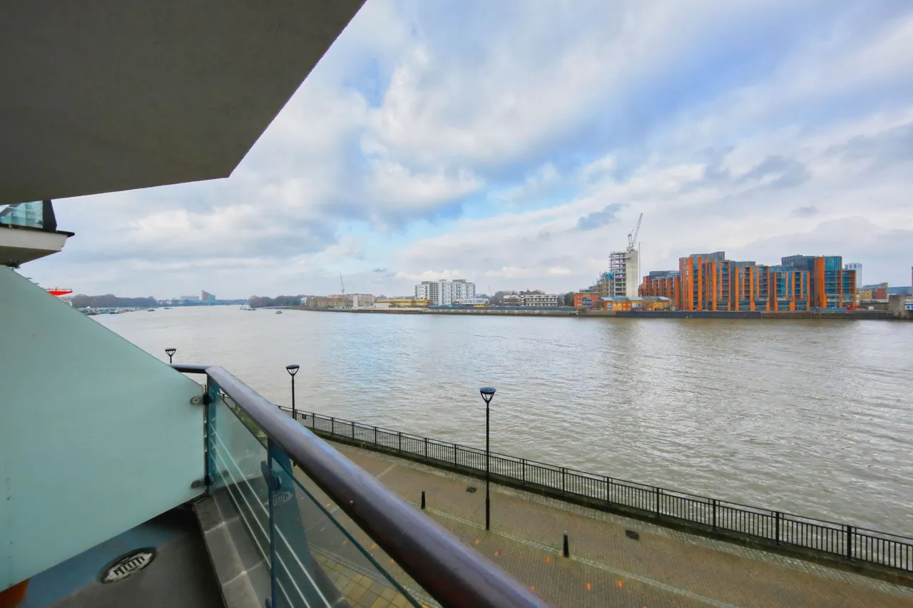 Smugglers Way, London, SW18, photo 17