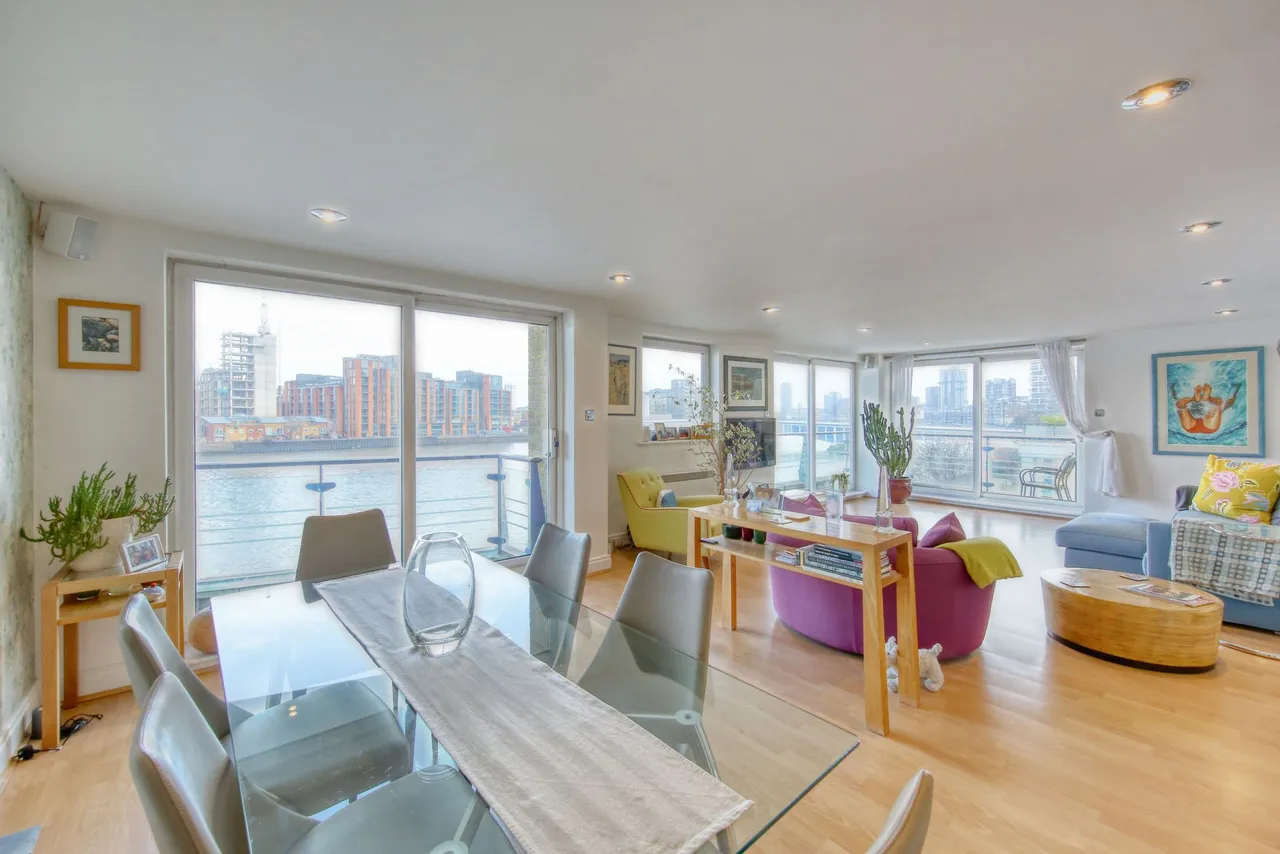 3 bed flat for sale, Smugglers Way, London, SW18