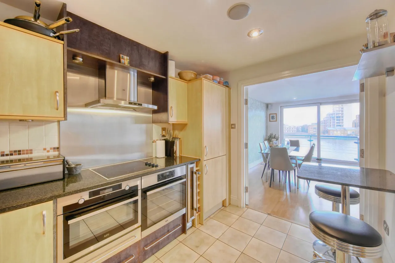 Smugglers Way, London, SW18, photo 6