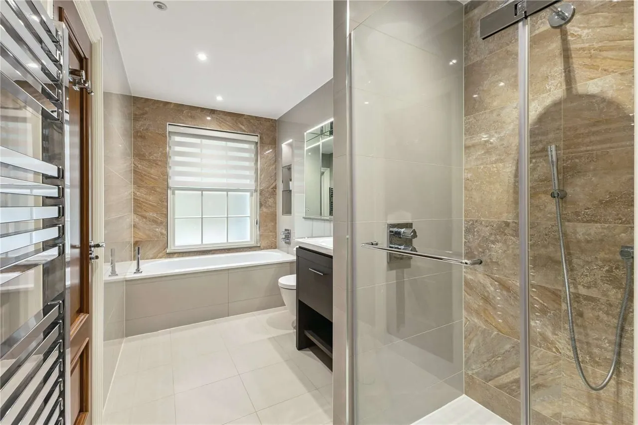 Connaught Square, Winchester, Hampshire, SO22 5QQ, photo 11