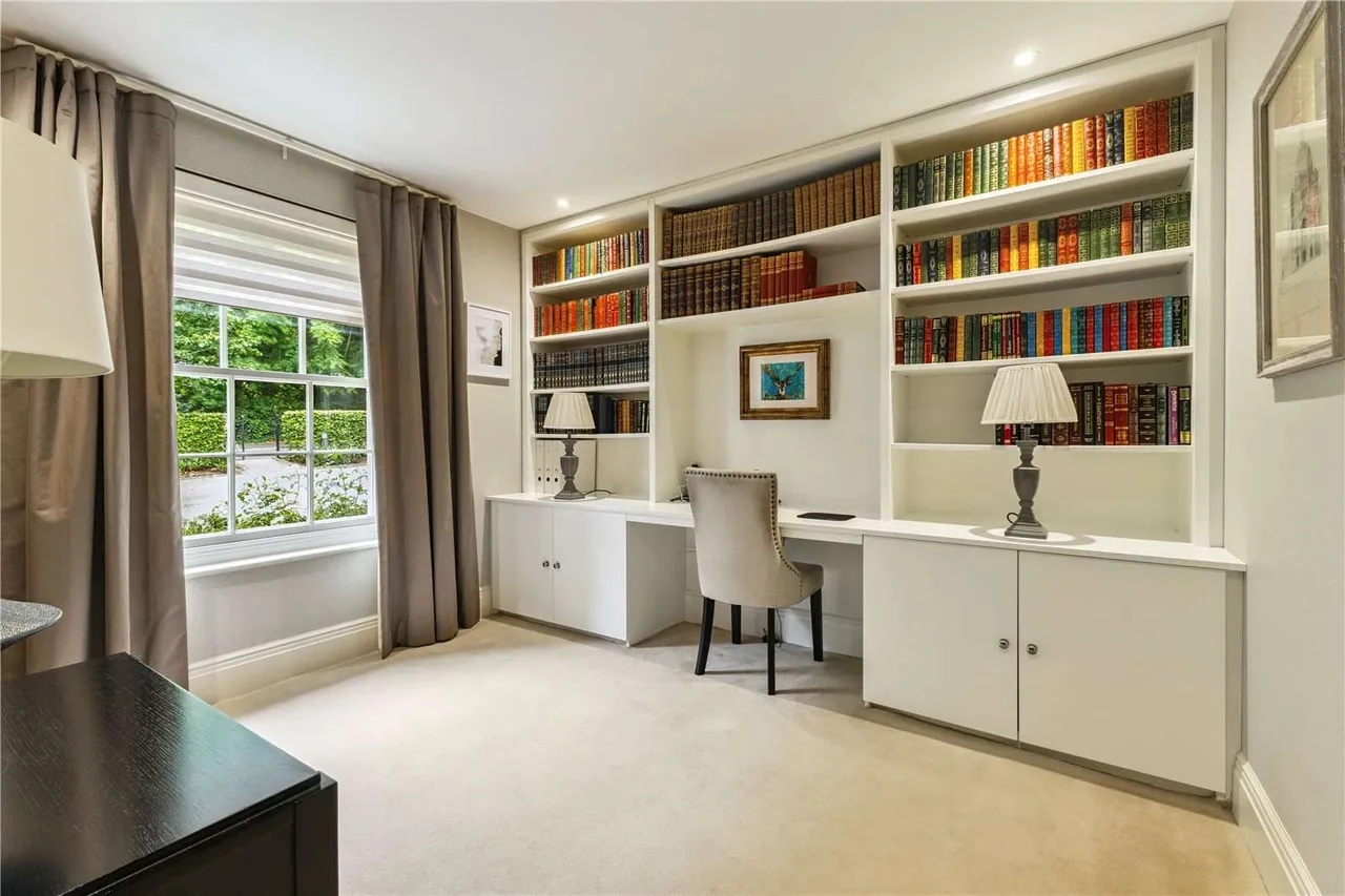 Connaught Square, Winchester, Hampshire, SO22 5QQ, photo 7