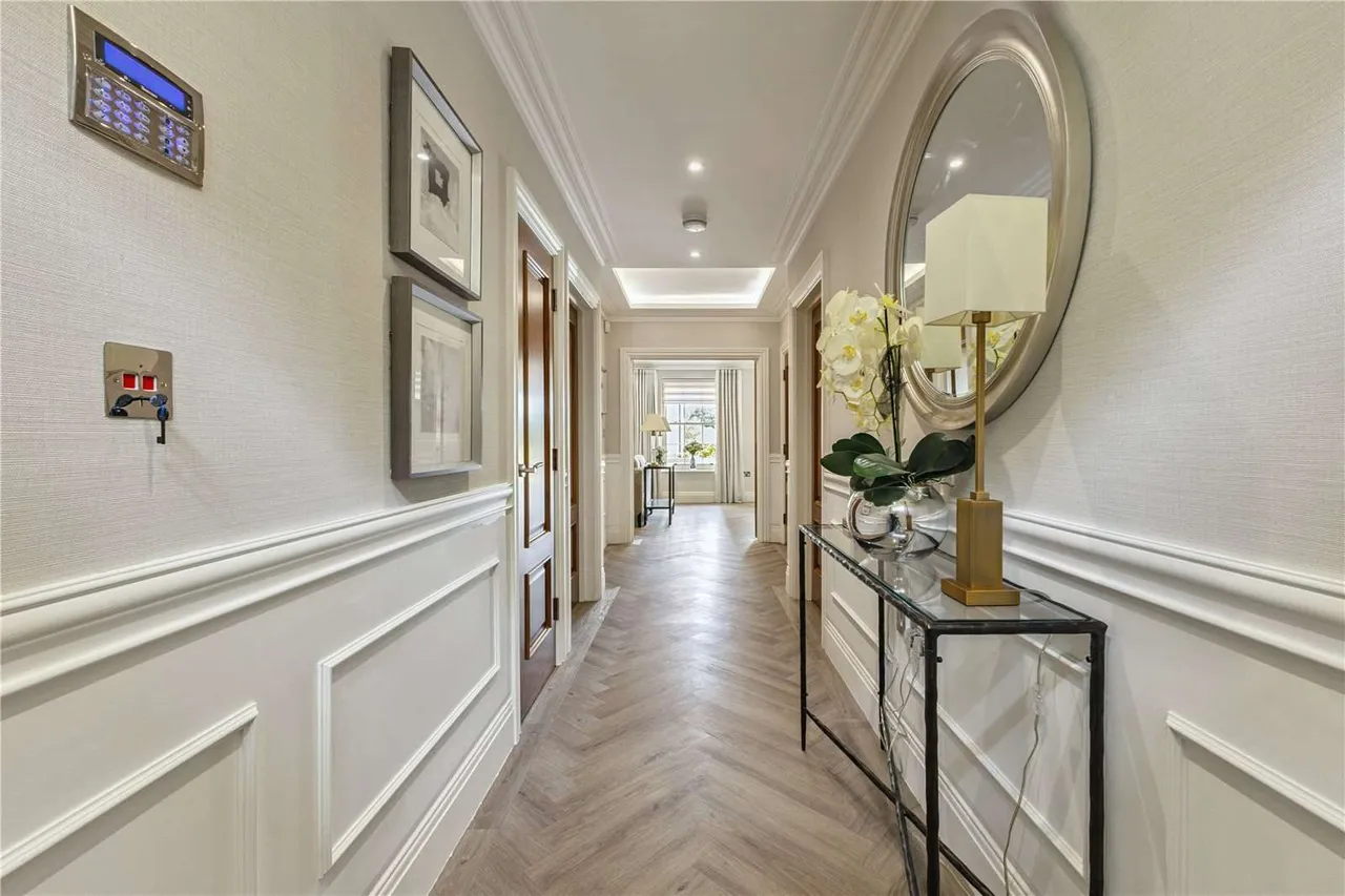 Connaught Square, Winchester, Hampshire, SO22 5QQ, photo 9