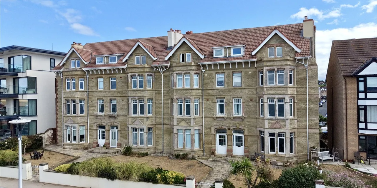 2 bed flat for sale, South Parade, West Kirby, CH48