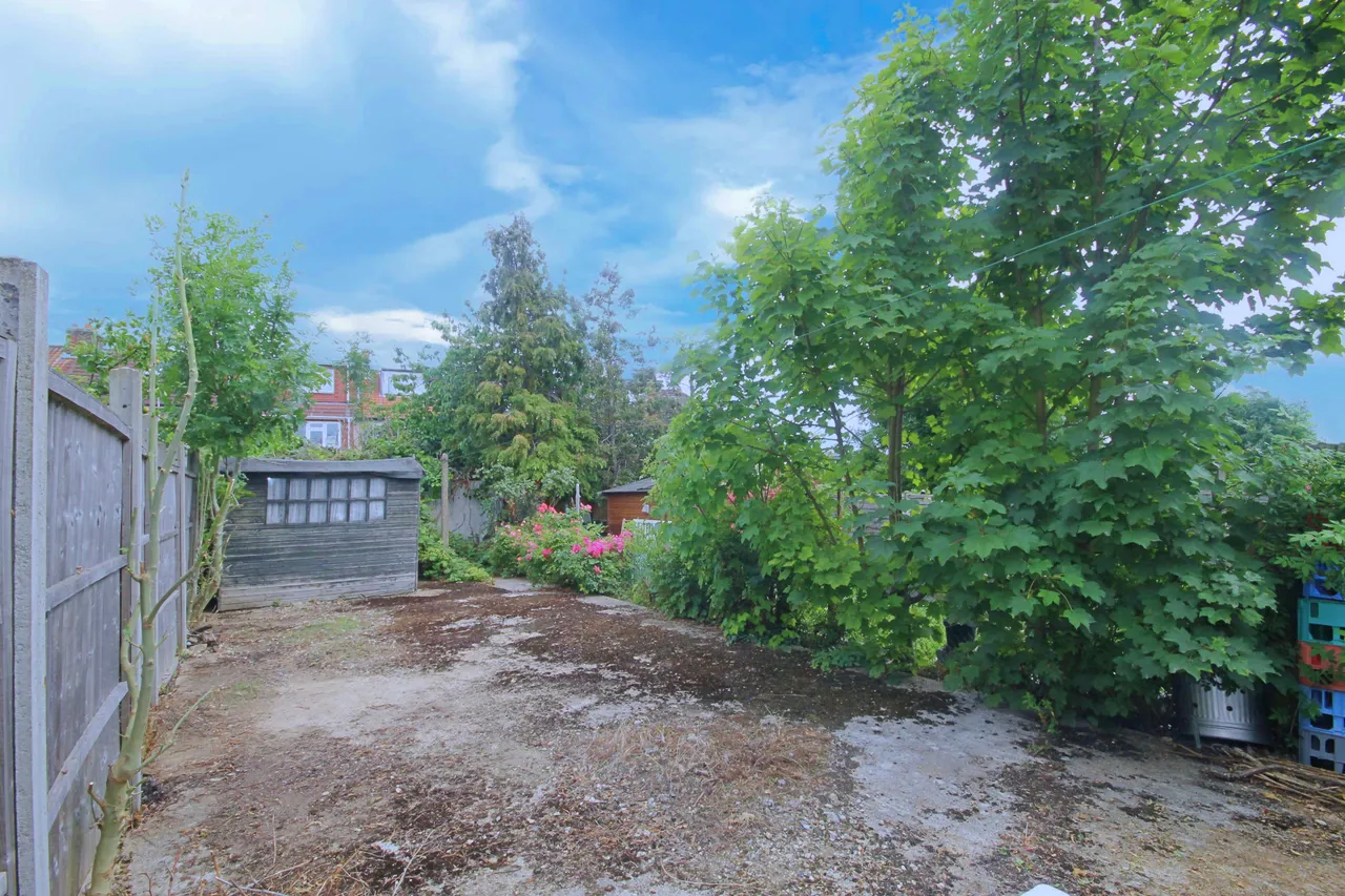 Northolt Gardens, Greenford, UB6, photo 2