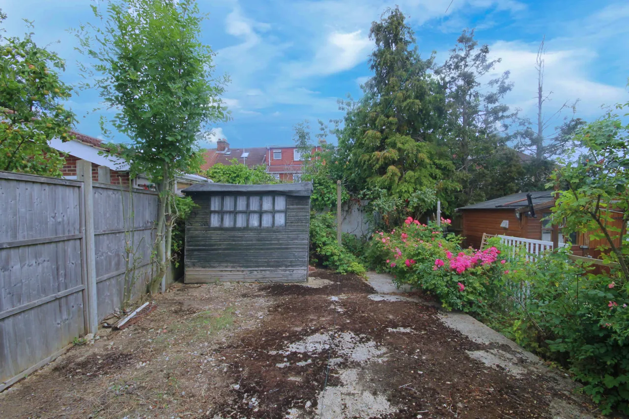 Northolt Gardens, Greenford, UB6, photo 5