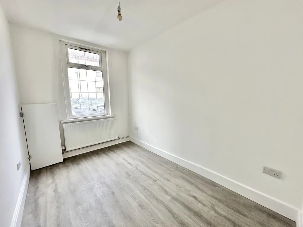 One Bedroom Ground Floor Flat, photo 4