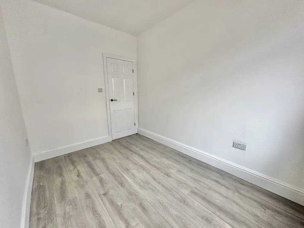 One Bedroom Ground Floor Flat, photo 7