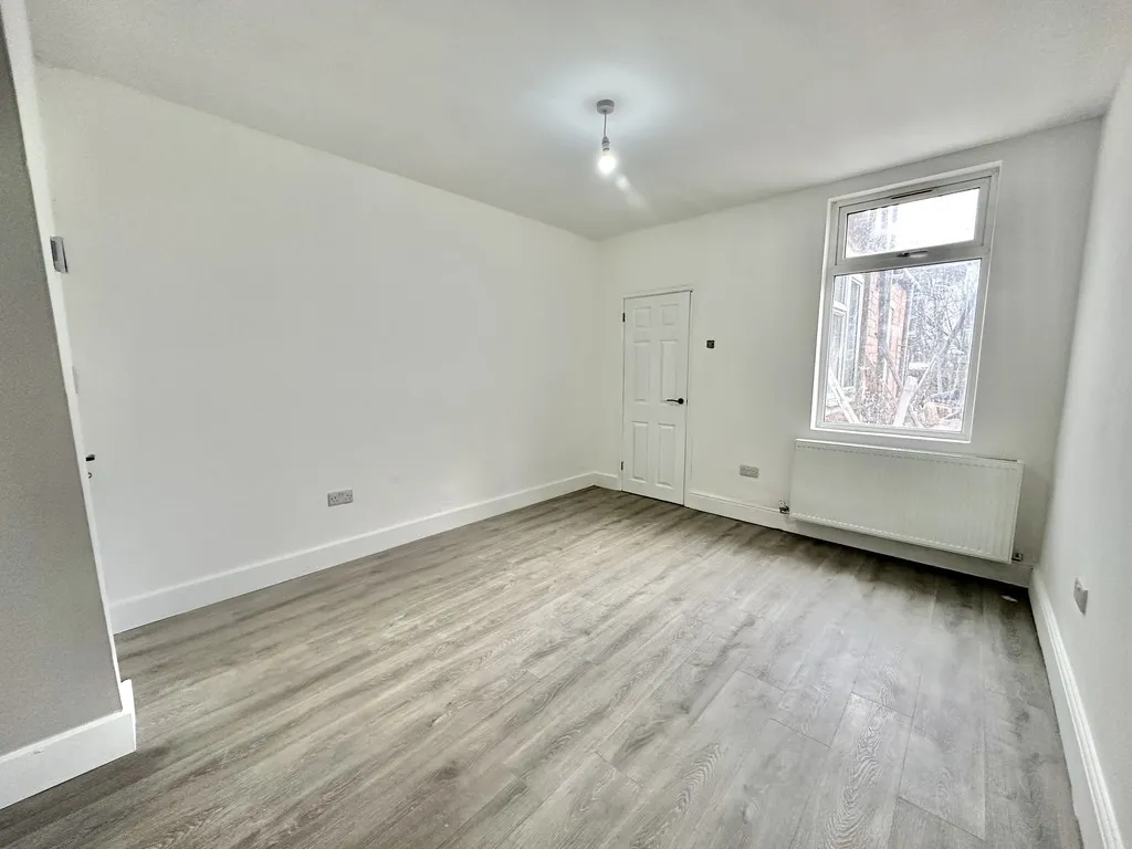 One Bedroom Ground Floor Flat, photo 5