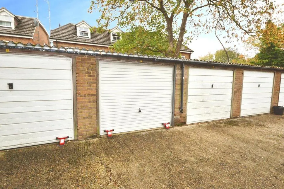 The Birches, Heathside, Whitton, Hounslow, TW4, photo 10