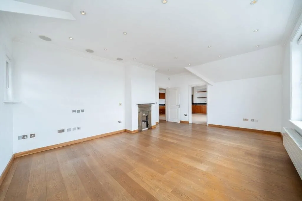4 bed flat to rent, Bracknell Gardens, Hampstead, NW3