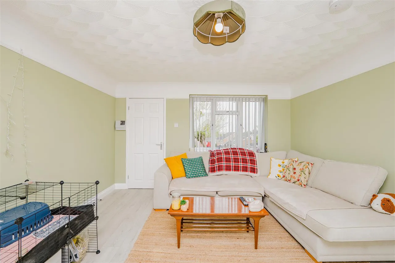 Brookfield Avenue, Barry, CF63 1EQ, photo 6