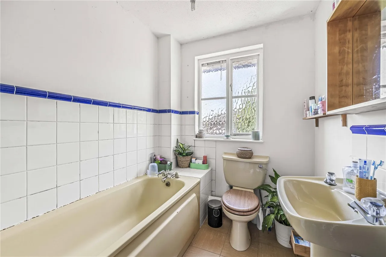 Sonning Gardens, Hampton, TW12 3PN, photo 8