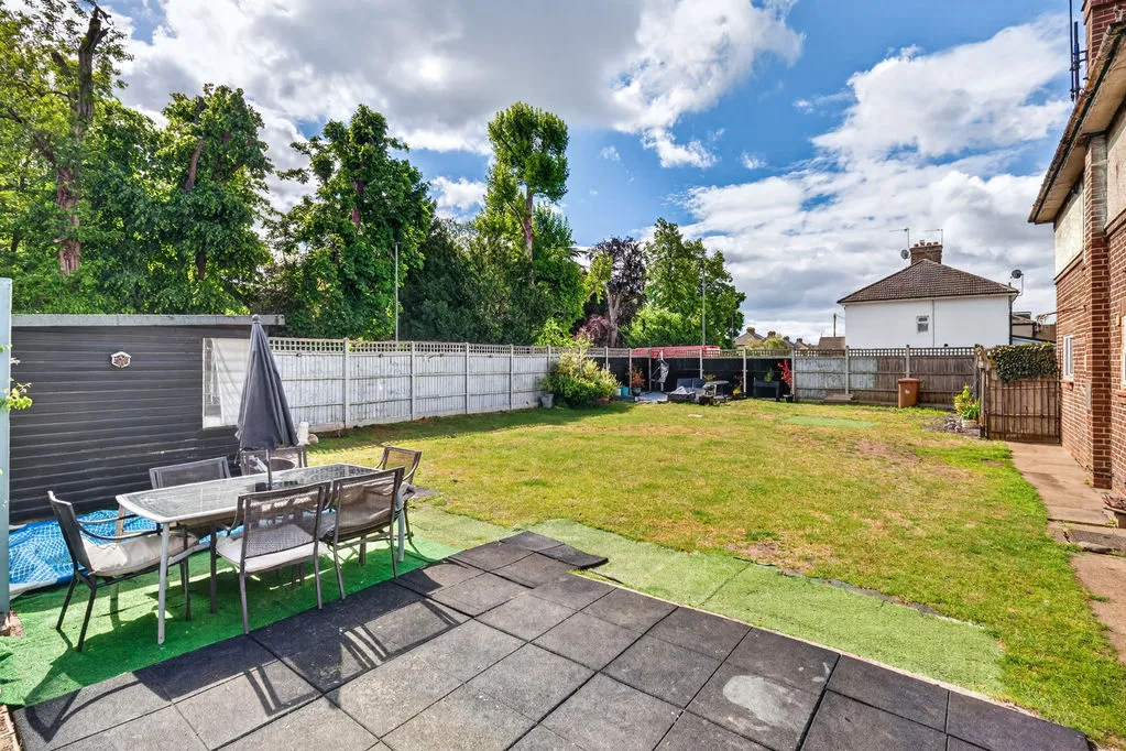 Brookside Avenue, Ashford TW15 3LX, photo 18