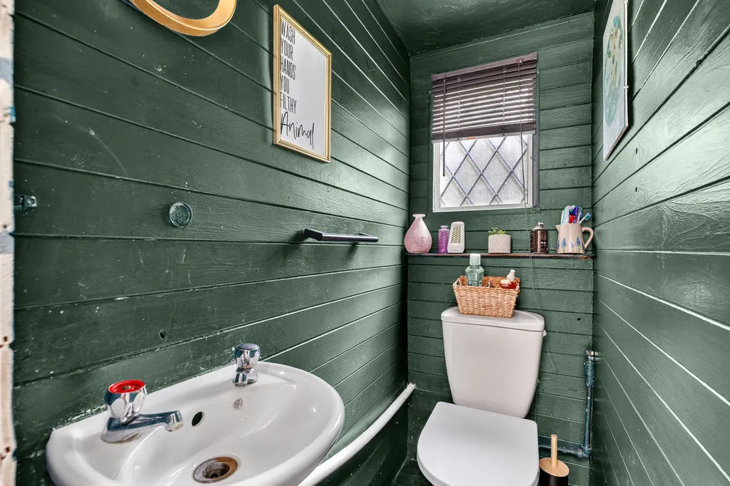 Brookside Avenue, Ashford TW15 3LX, photo 14