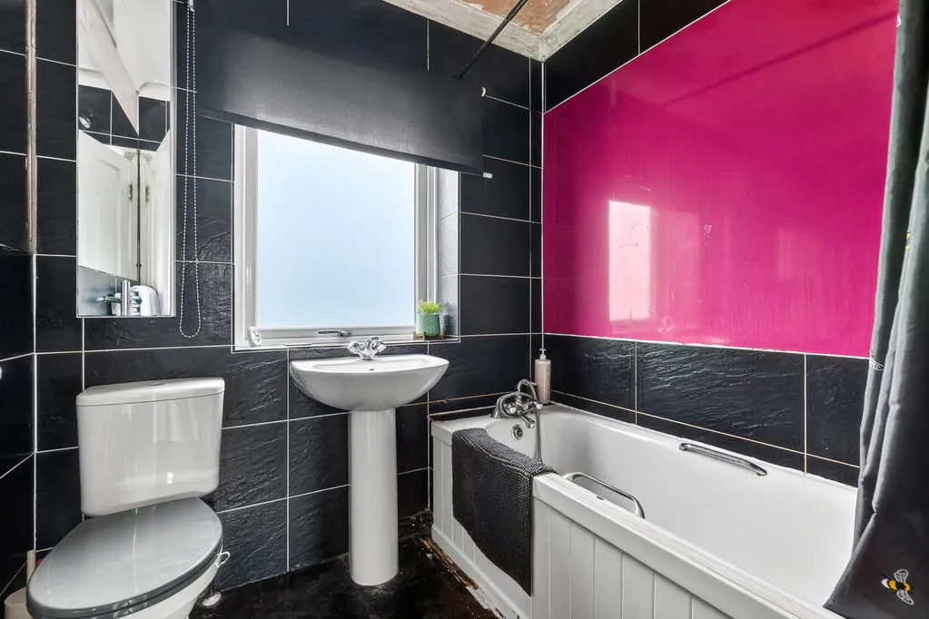 Brookside Avenue, Ashford TW15 3LX, photo 13