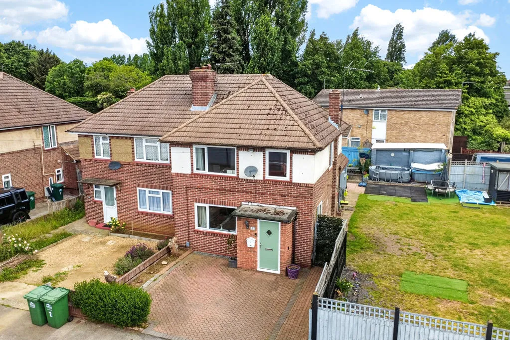 3 bed house for sale — Brookside Avenue, Ashford TW15 3LX