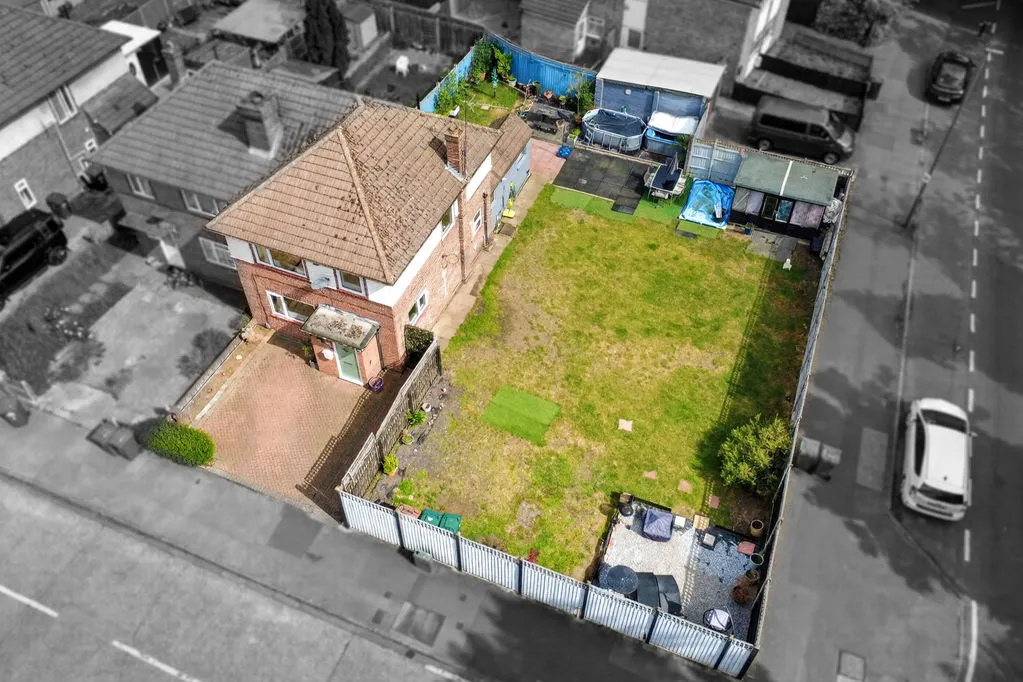 Brookside Avenue, Ashford TW15 3LX, photo 15