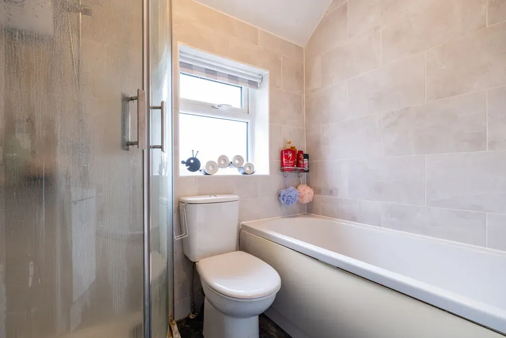 Whiteley Crescent, Bletchley, Milton Keynes, Buckinghamshire, MK3 5DG, photo 11