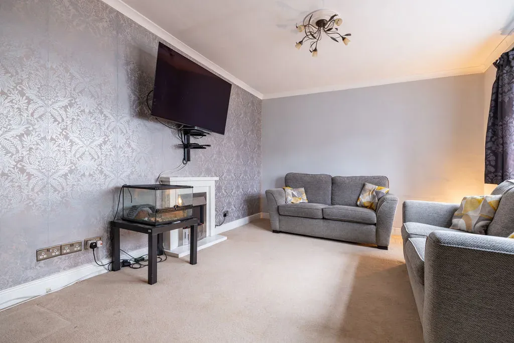 Whiteley Crescent, Bletchley, Milton Keynes, Buckinghamshire, MK3 5DG, photo 2