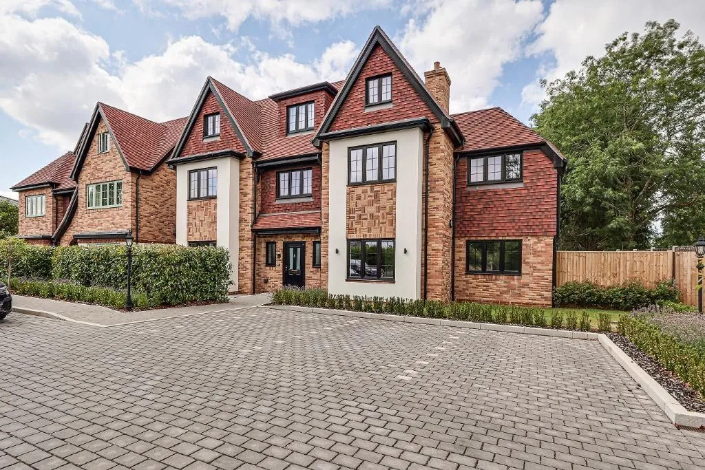 2 bed flat for sale, Hillbury Road, Warlingham