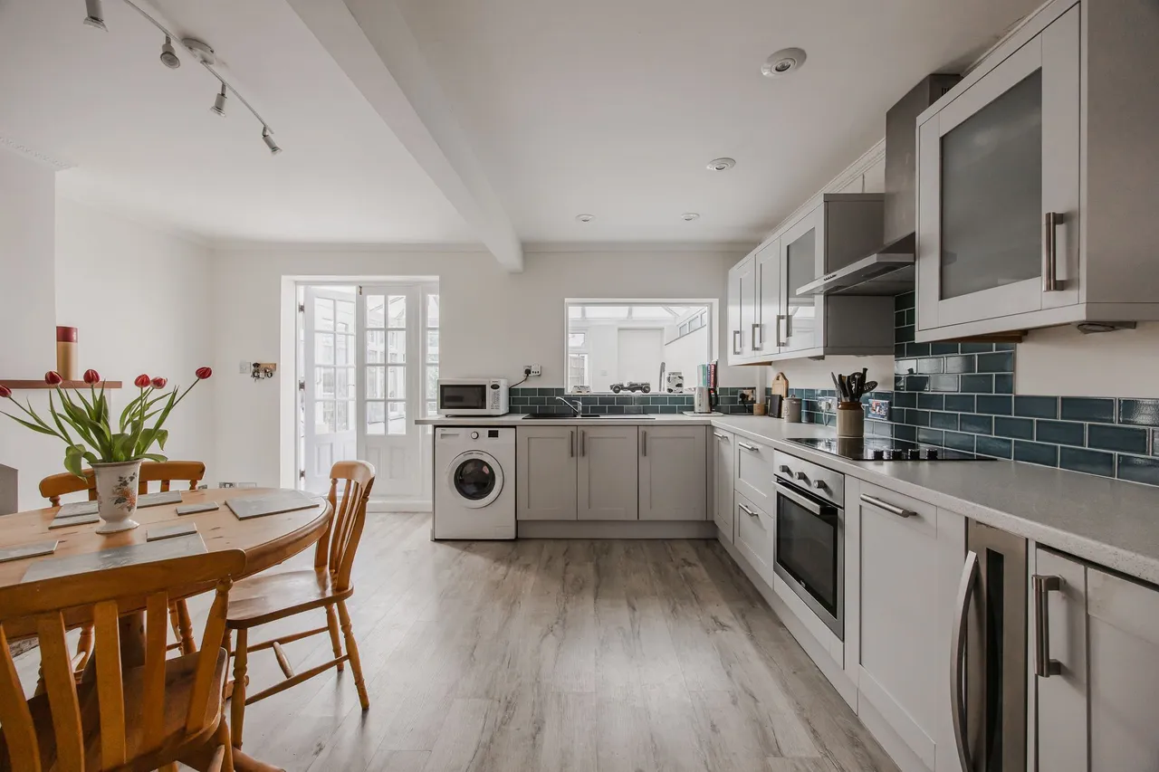 Three Bedroom with Loft Conversion Se, photo 3