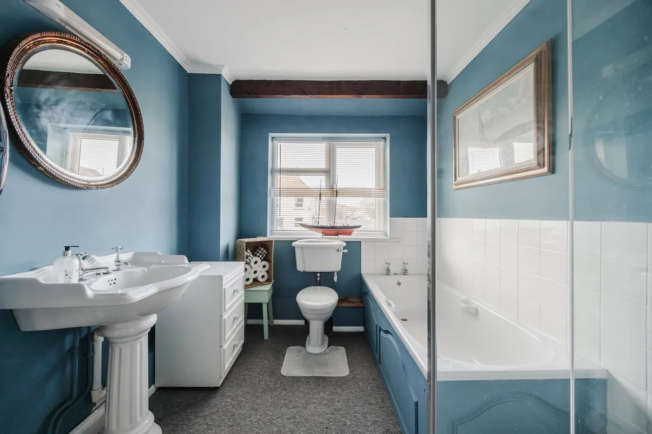 Three Bedroom with Loft Conversion Se, photo 11