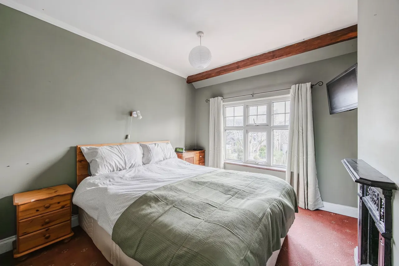 Three Bedroom with Loft Conversion Se, photo 8