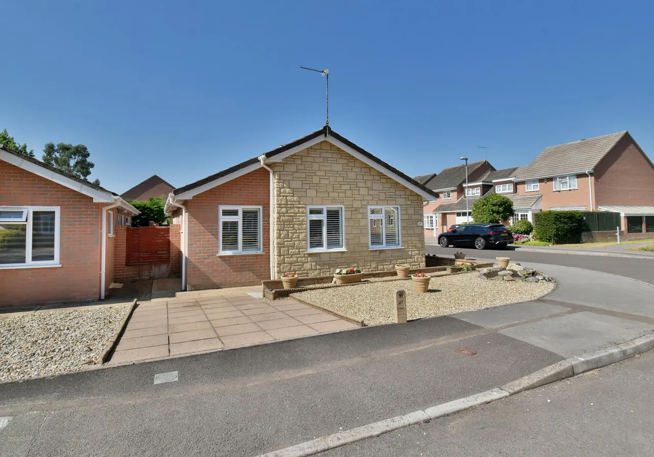 2 bed house for sale, Teasel Way, BH22