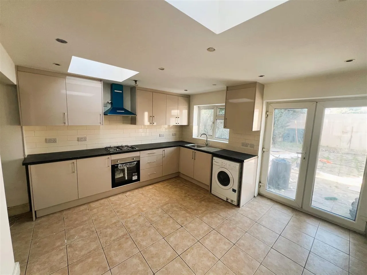 Ash Grove, Heston, photo 2