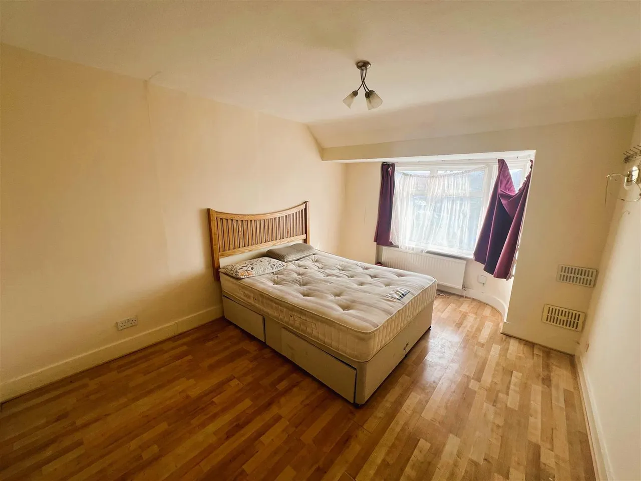Ash Grove, Heston, photo 9