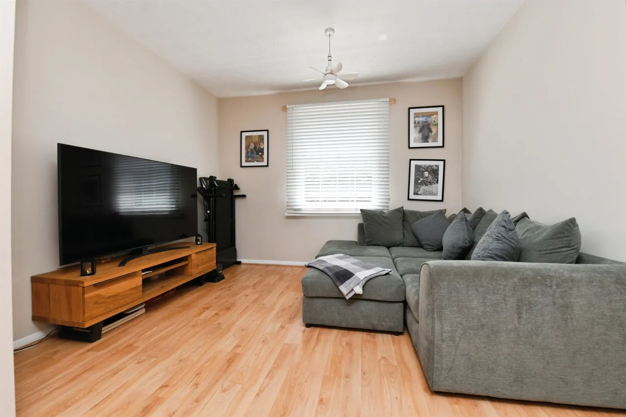 2 bed flat for sale — Shearers Way, Boreham, Chelmsford