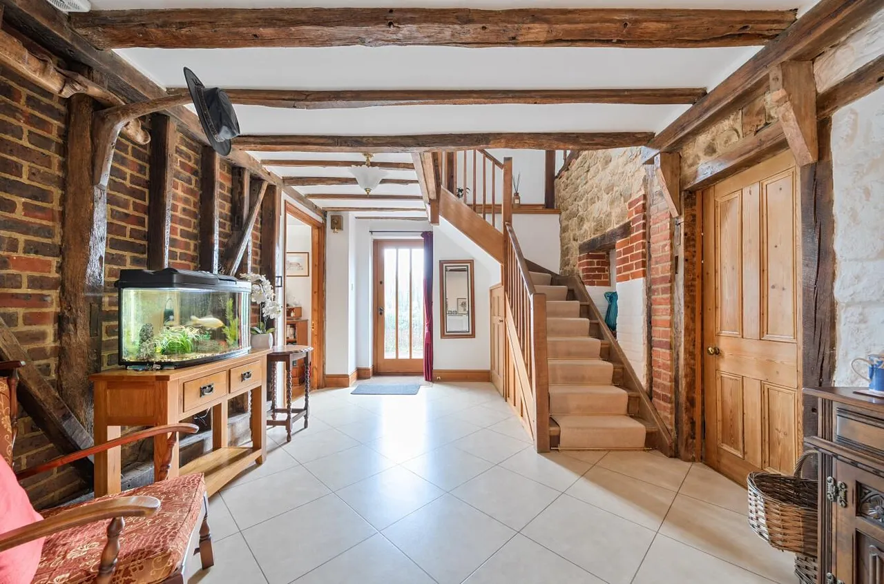 Distinguished Grade II Listed Oast House, Egerton, photo 15