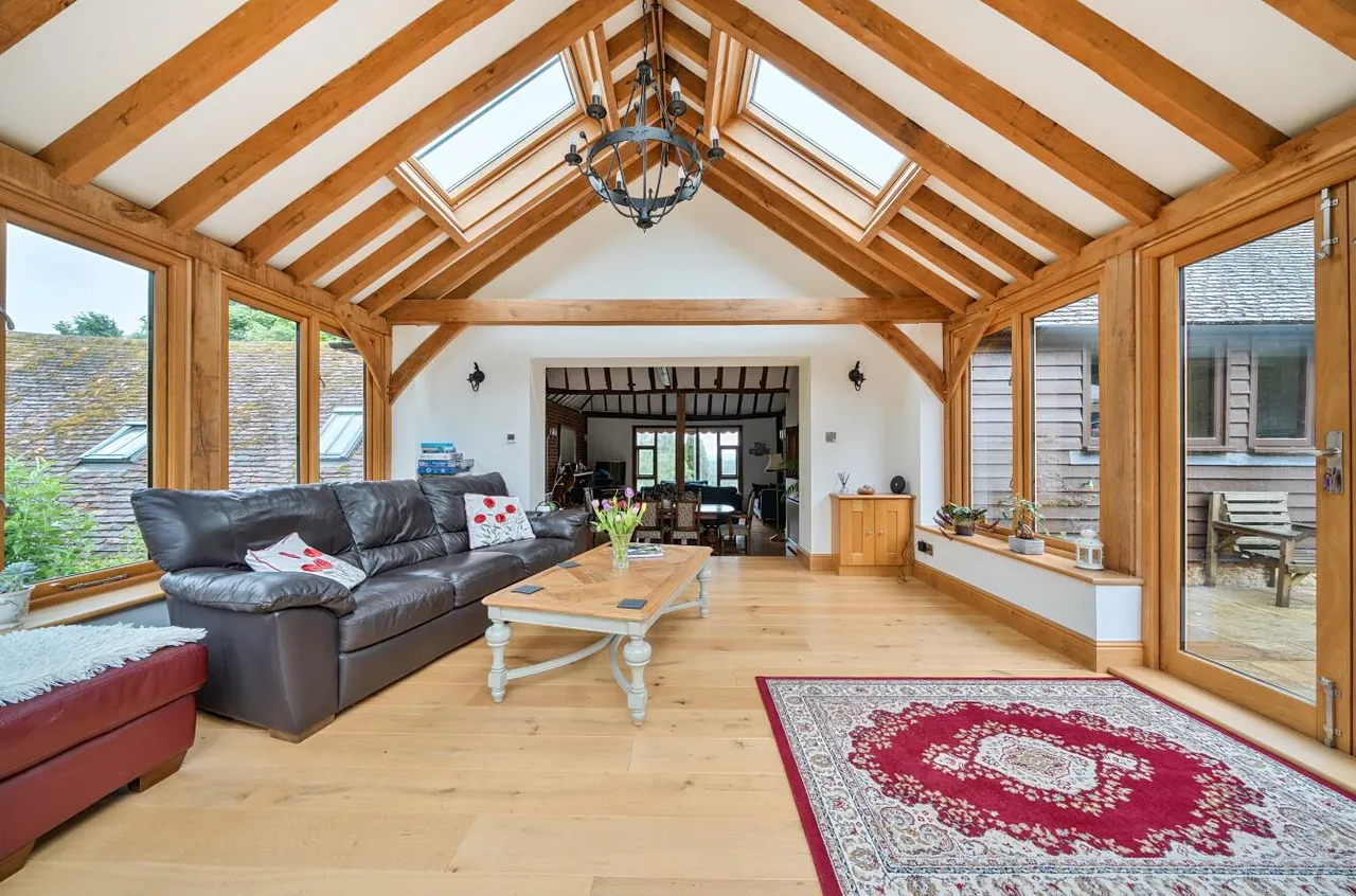 Distinguished Grade II Listed Oast House, Egerton, photo 6