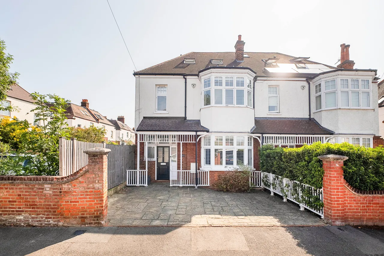 5 bed house for sale — Oakwood Road, London, SW20