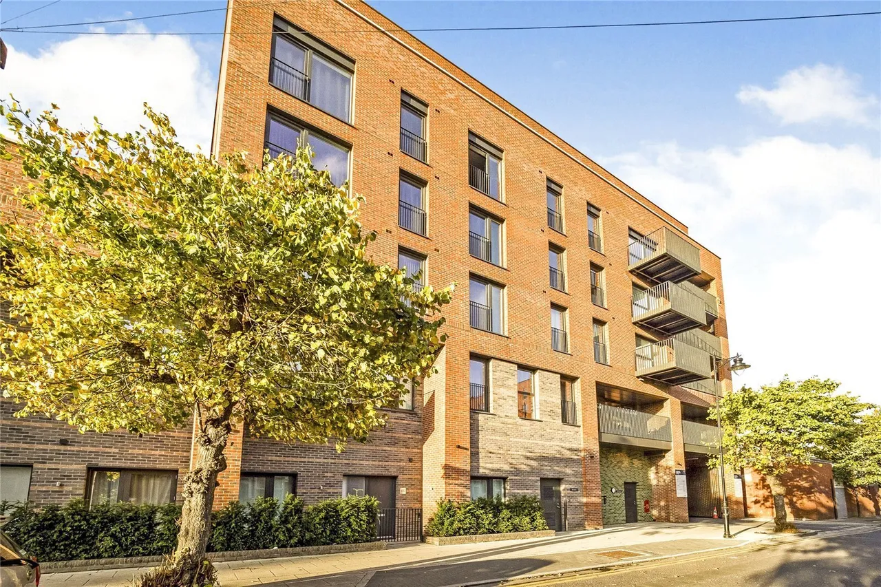 3 bed flat for sale — St. John's Road, LONDON, London, E6