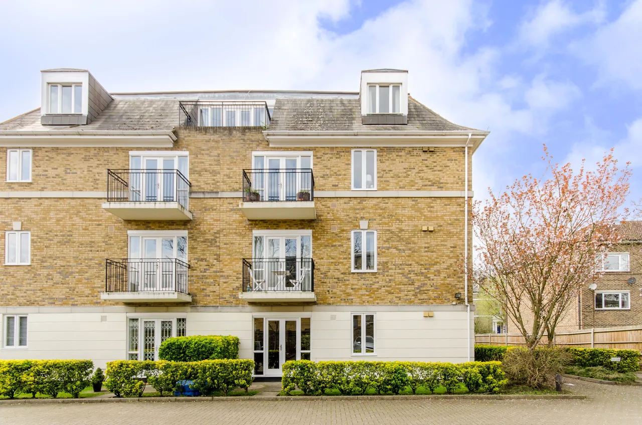 2 bed flat to rent — 3 The Terraces, 8 Lansdowne Road, London
