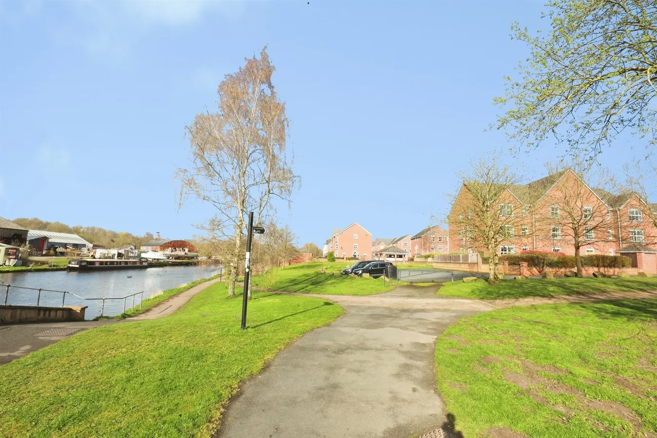 Wrenbury Drive, Northwich, photo 4