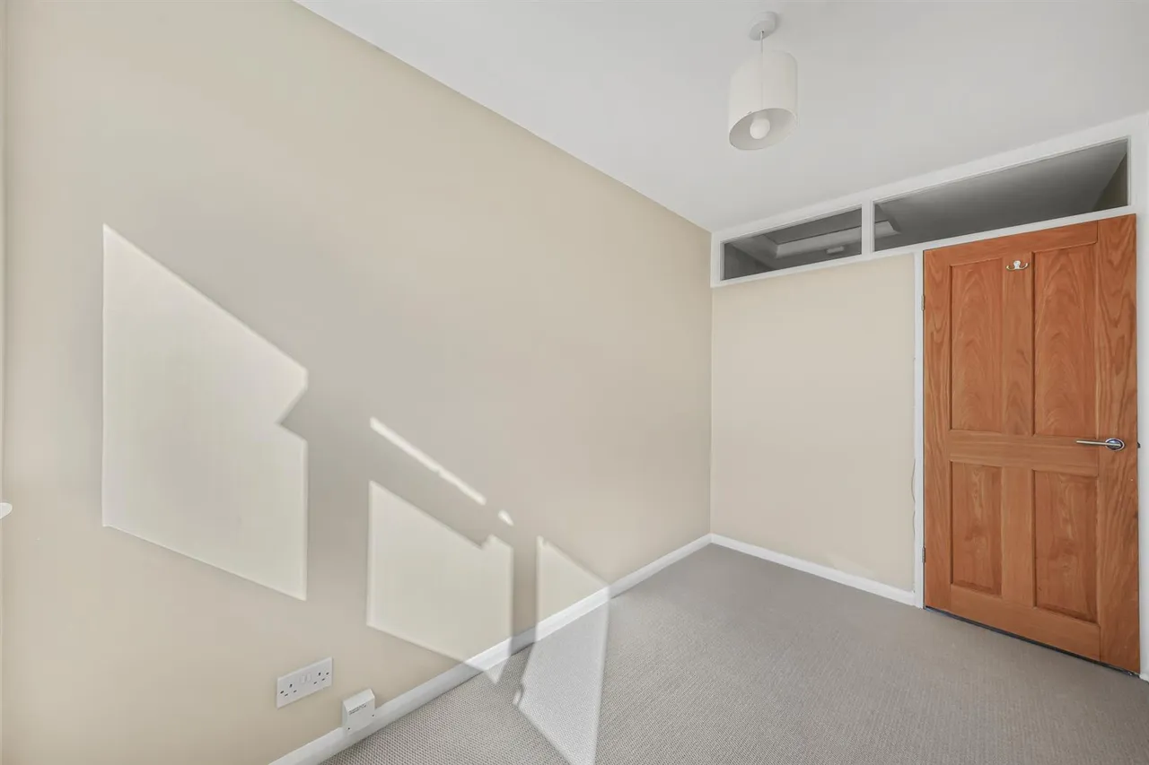 Arabia Close, North Chingford, E4, photo 18