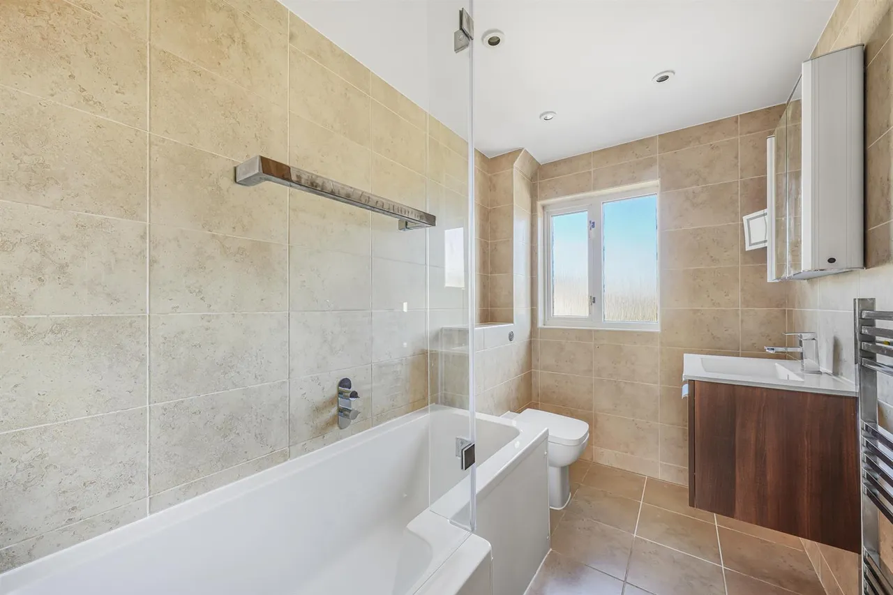 Arabia Close, North Chingford, E4, photo 12
