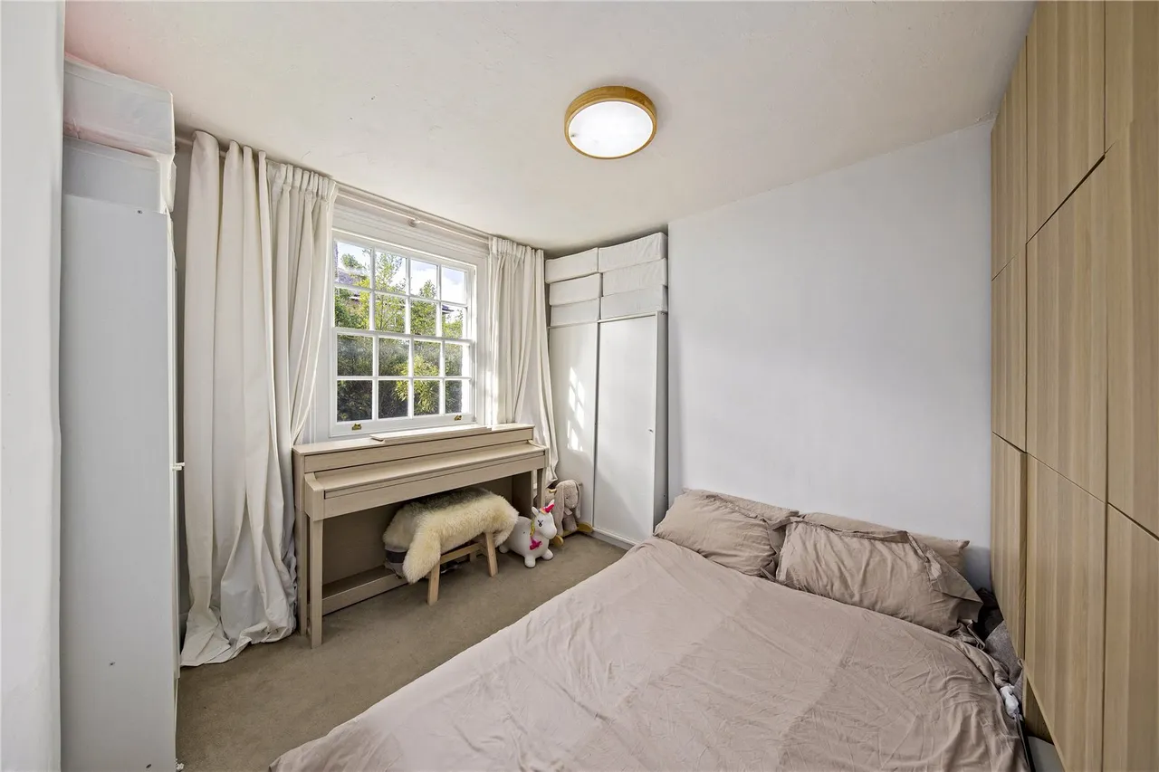 Albany Passage, Richmond, TW10, photo 4