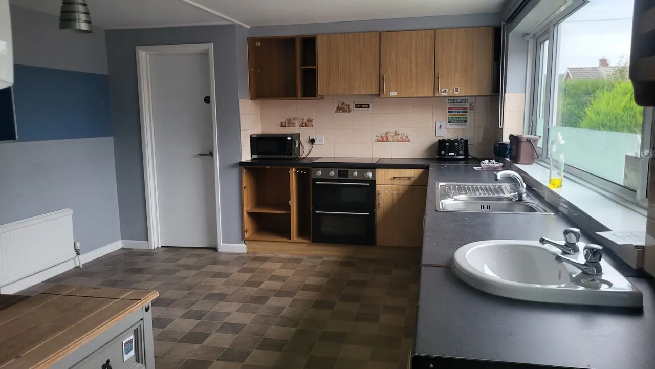 Middle Path, Crewkerne, TA18, photo 3