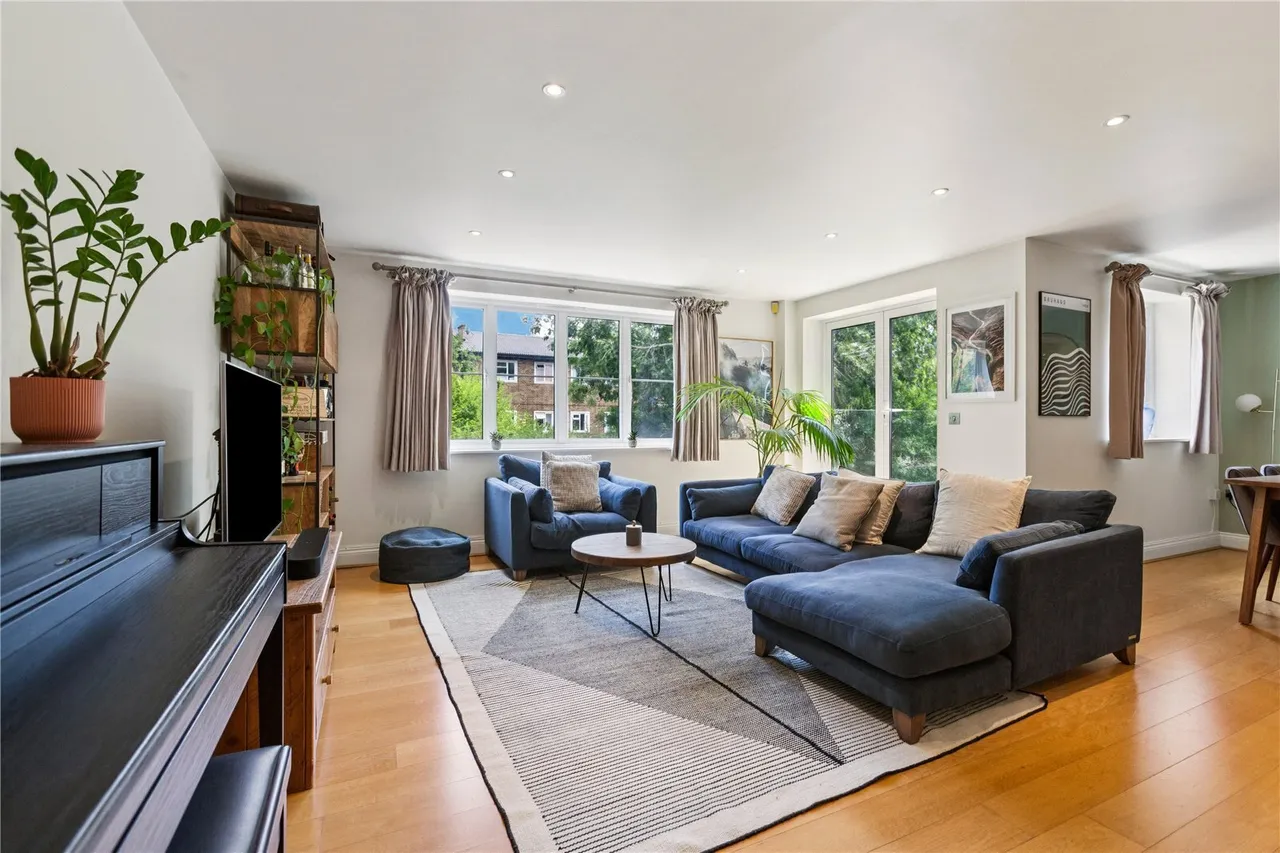 2 bed flat for sale, Acris Street, London, SW18