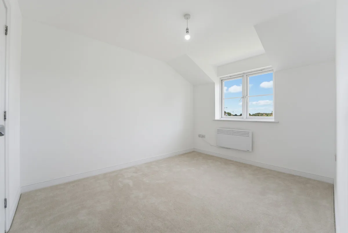Slough, SL2, photo 9