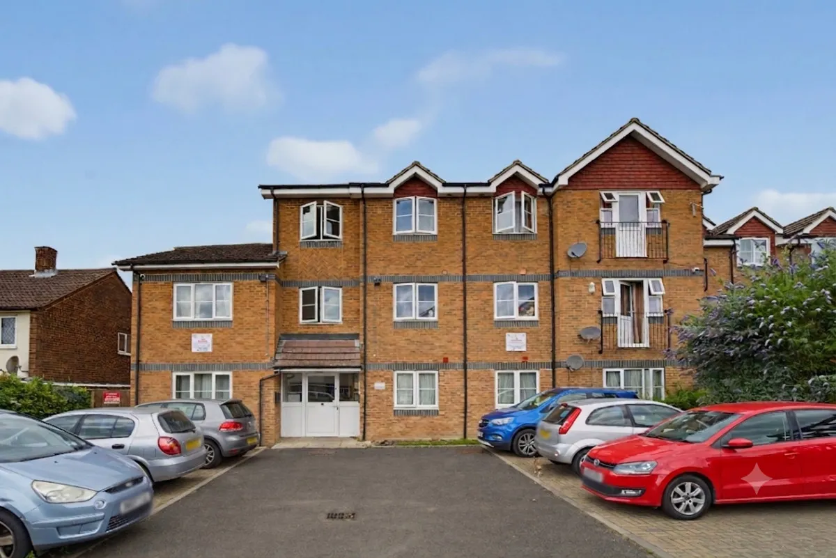 2 bed flat for sale, Slough, SL2