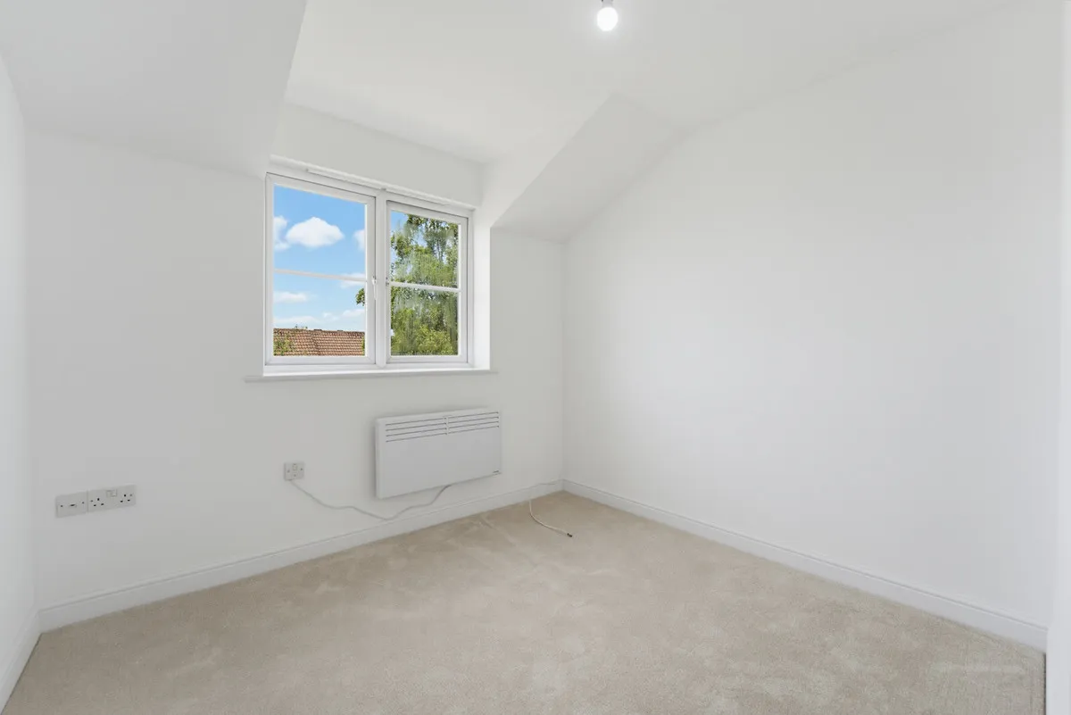 Slough, SL2, photo 7