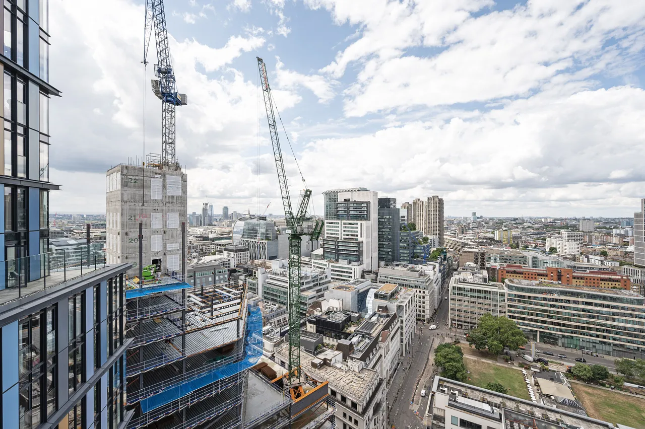 1 bed flat for sale — Apartment N2401, One Crown Place